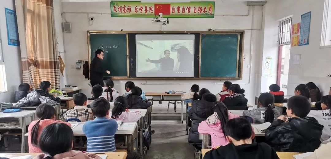 		质料江湖科普直播课~吸引千所小学的师生与400多万网友寓目！_企业动态_优德88集团有限公司	