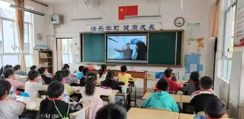 		质料江湖科普直播课~吸引千所小学的师生与400多万网友寓目！_企业动态_优德88集团有限公司	