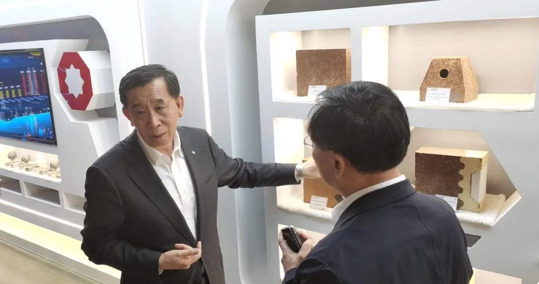 		李新华调研部分在豫企业_优德88要闻_优德88集团有限公司	