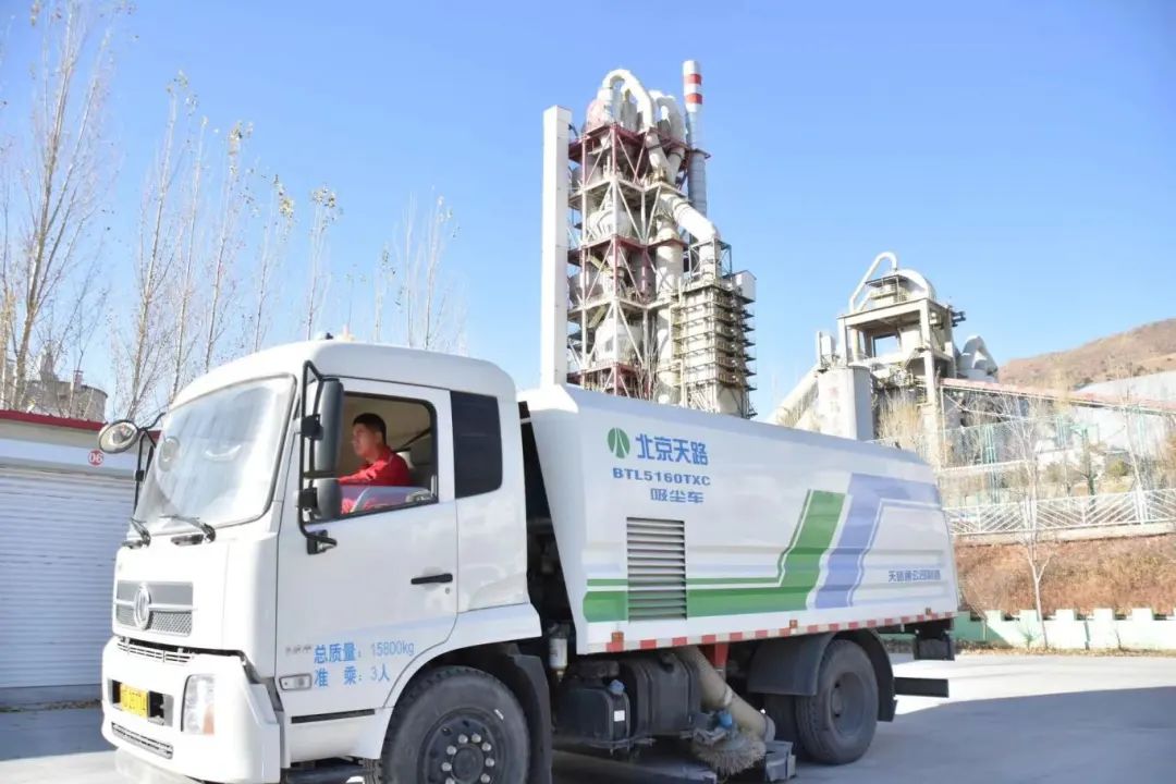 		方寸之地，，，，“位”你而来 | 快来PICK建材人心中的最美工位吧！_责任与文化_优德88集团有限公司	
