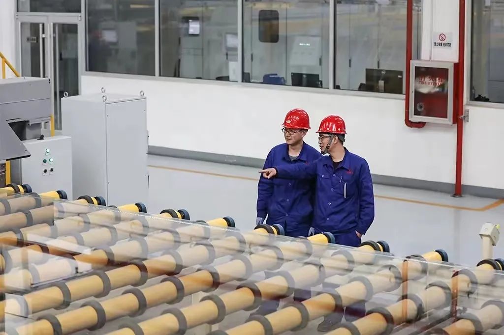 		天下工人先锋号｜耀华（秦皇岛）生产运行部：晶莹天下中闪灼的“工匠精神”_企业动态_优德88集团有限公司	