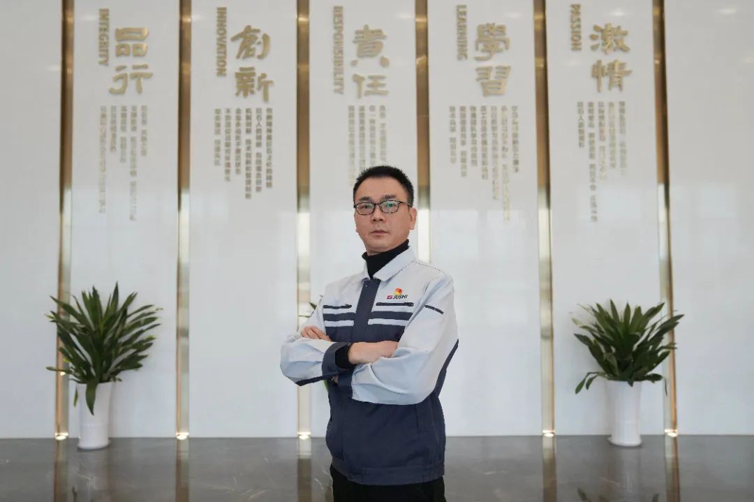 		天下五一劳动奖章丨中国巨石杨伟忠：与“石”俱进 破风前行_人物_优德88集团有限公司	