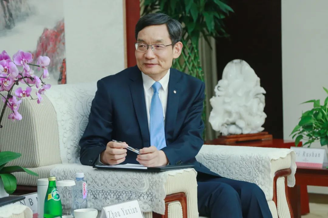 		周育先会见霍尼韦尔全球董事长兼首席执行官柯伟茂一行_幻灯片_优德88集团有限公司	