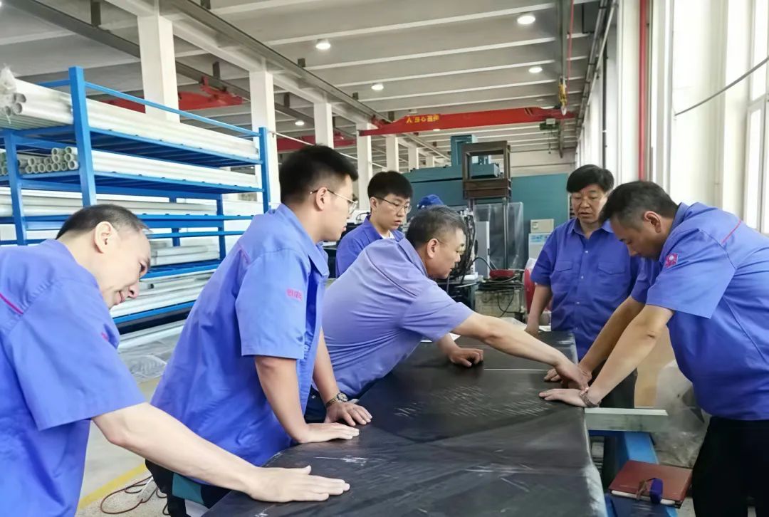 		点赞！我们助力全球首列商用碳纤维地铁列车问世_企业动态_优德88集团有限公司	
