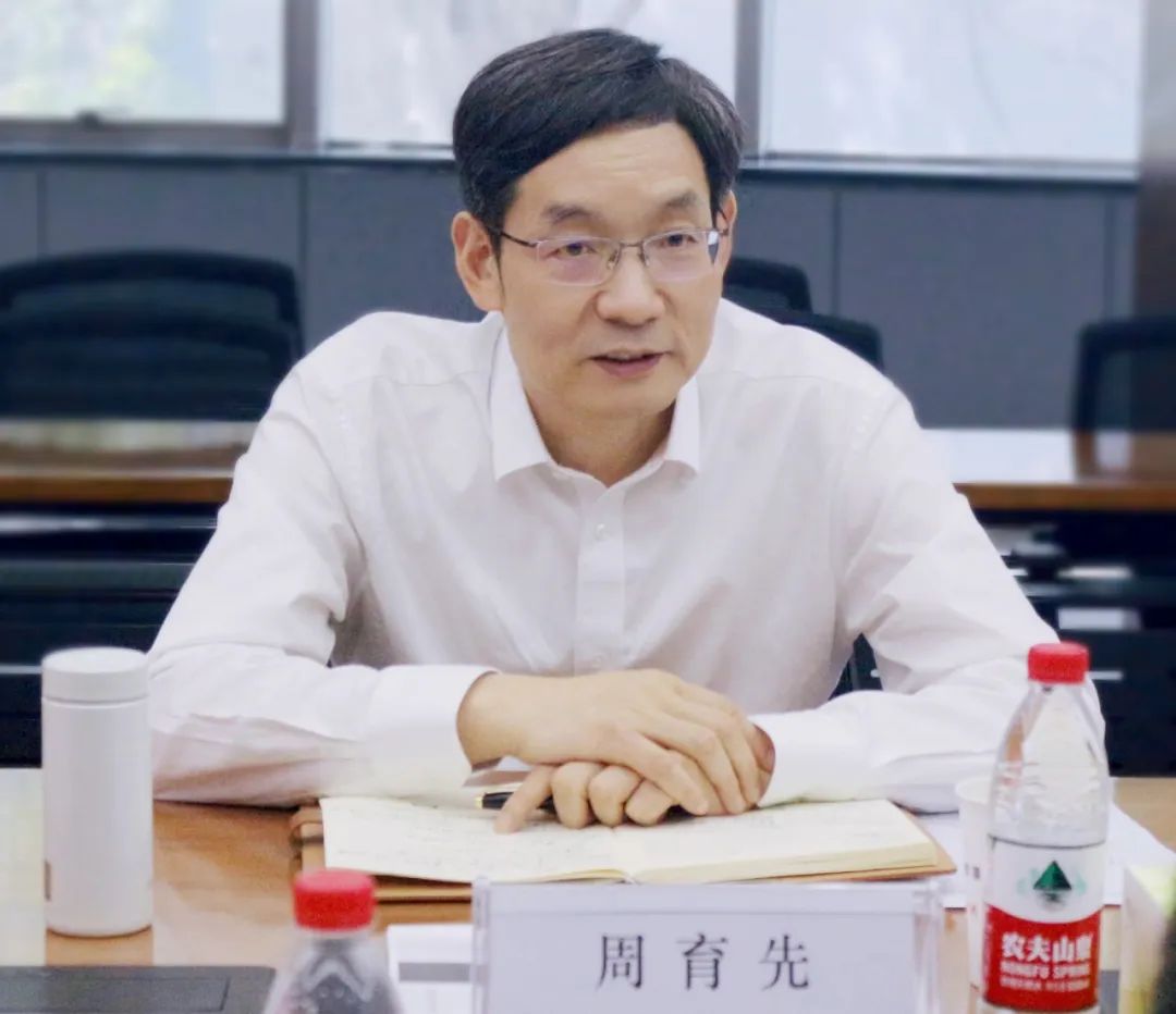 		周育先受邀出席“中国工业大奖企业走进新疆 增进区域经济高质量生长座谈会”并调研集团在疆企业_幻灯片_优德88集团有限公司	