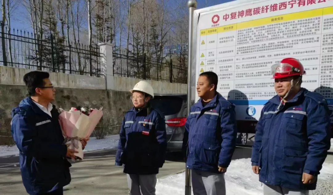		 出彩建材人 | 忘不了在高原雪夜，，，，我们并肩偕行~ _人物_优德88集团有限公司	