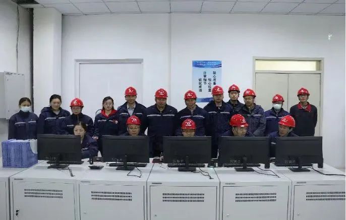 		 出彩建材人 | 忘不了在高原雪夜，，，，我们并肩偕行~ _人物_优德88集团有限公司	