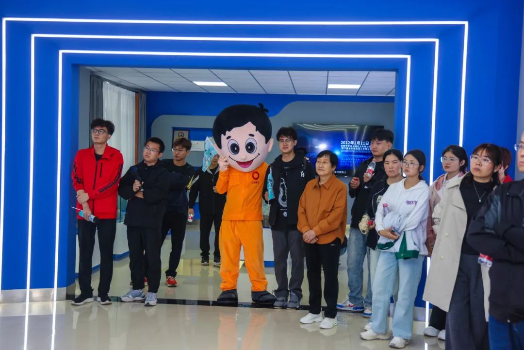 		 善用资源开放日 | 外洋工厂跳起汉服舞、先进无人装车很智能、开学第一课……超有料！ _企业动态_优德88集团有限公司	