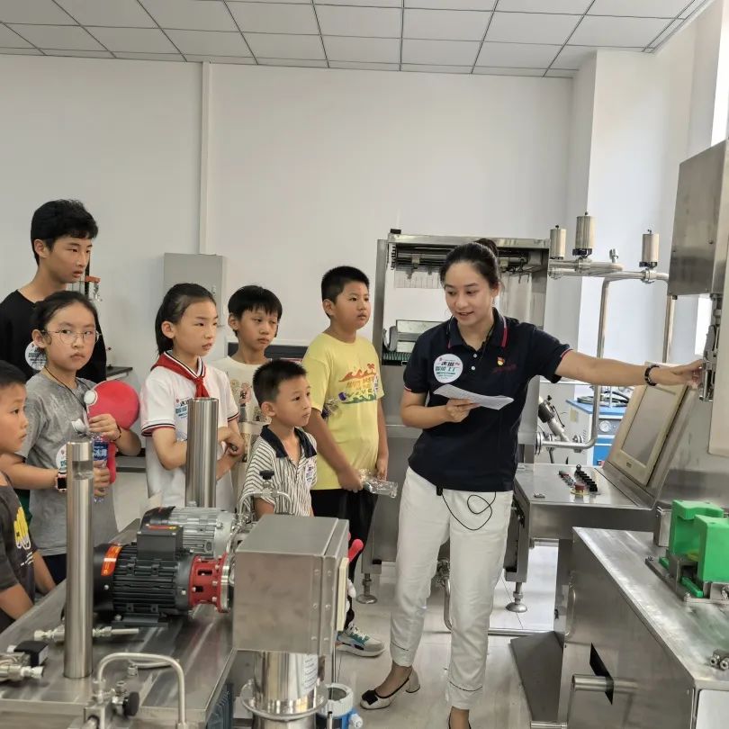 		 善用资源开放日 | 外洋工厂跳起汉服舞、先进无人装车很智能、开学第一课……超有料！ _企业动态_优德88集团有限公司	