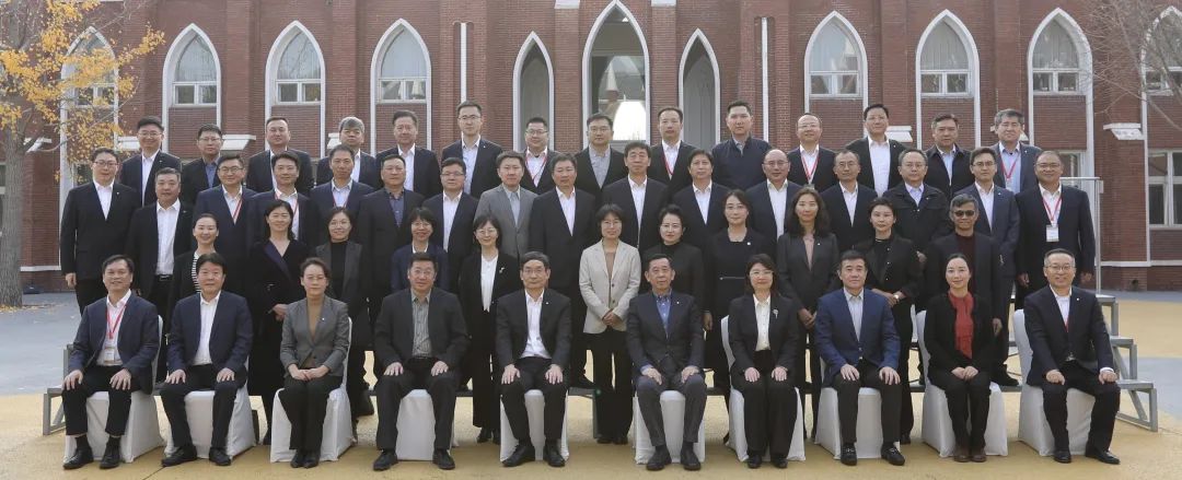 		 周育先为集团国际化专题培训班授课并出席结业仪式 _优德88要闻_优德88集团有限公司	