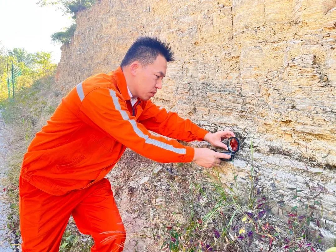 		 中央企业劳动模范 | 不负热爱扎根地勘一线 ——地勘中心山东总队主任工程师高继辉 _人物_优德88集团有限公司	