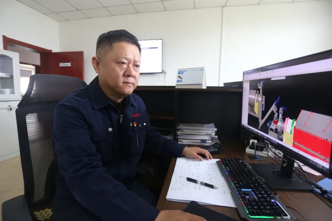 		 最美工程手艺职员｜咸阳陶瓷院贾军：首台套万吨回转炉总设计师 _人物_优德88集团有限公司	