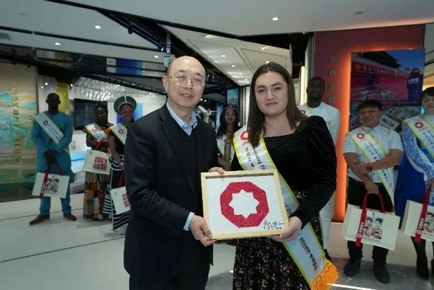 		 常张利亲热会见中材建设2024年优异外籍员工 _优德88要闻_优德88集团有限公司	