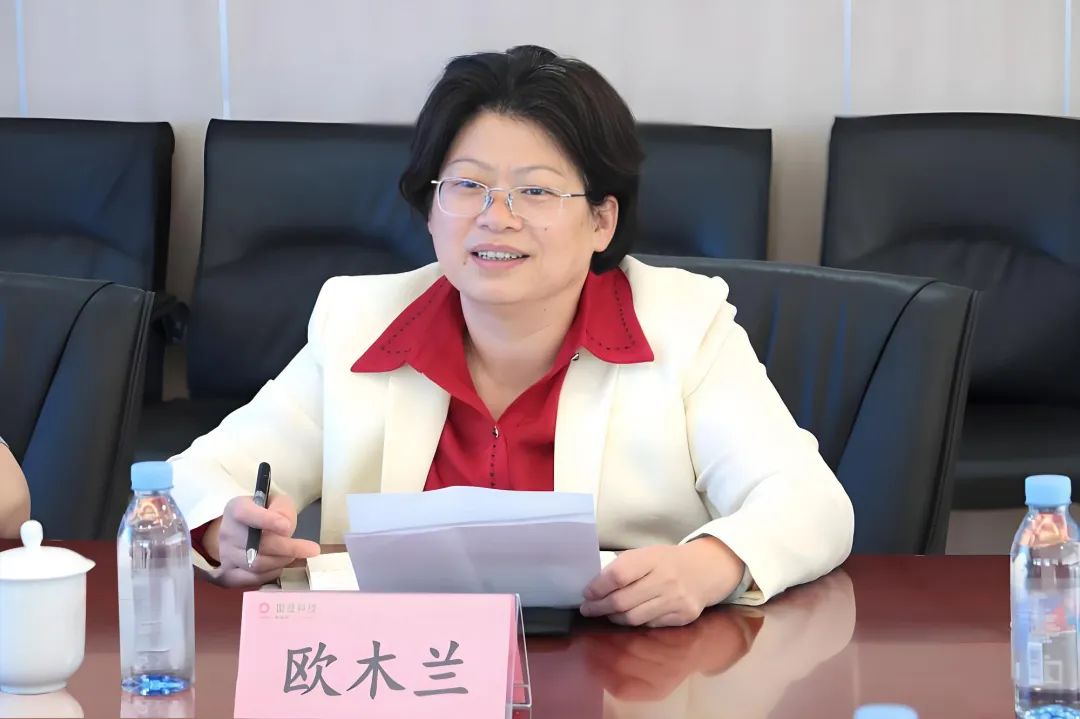 		 光线闪亮的优德88大女主驾到~ _人物_优德88集团有限公司	