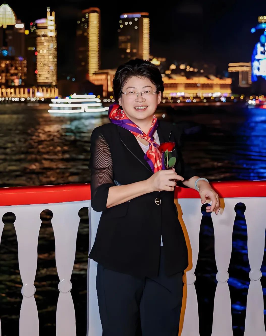 		 光线闪亮的优德88大女主驾到~ _人物_优德88集团有限公司	