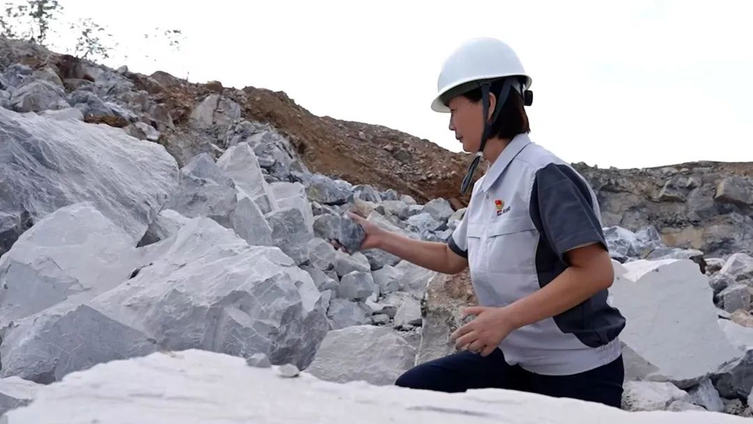 		 光线闪亮的优德88大女主驾到~ _人物_优德88集团有限公司	