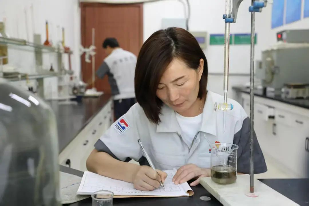 		 光线闪亮的优德88大女主驾到~ _人物_优德88集团有限公司	