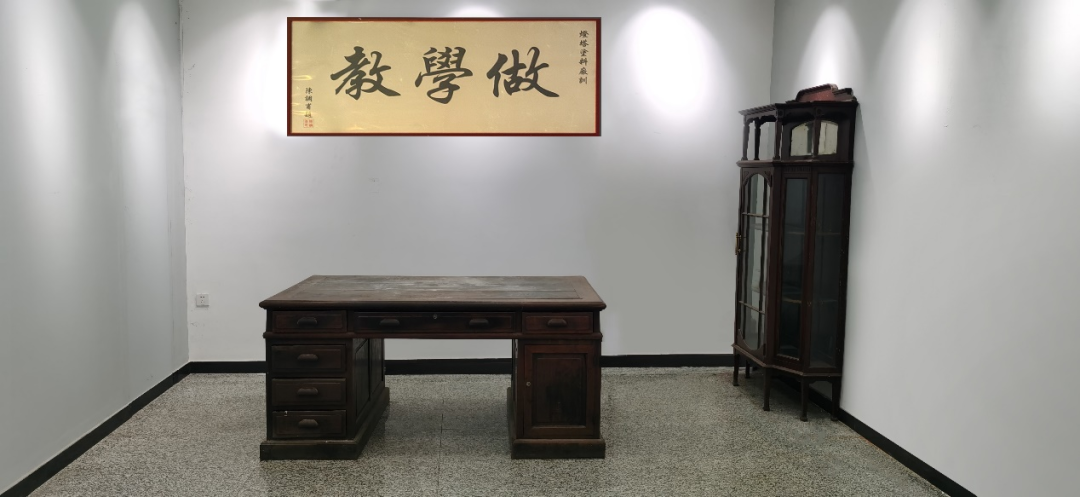 		泛黄纸×蓝布袋×老罗盘：时光里的老物件，，，，藏着最硬核的传承_责任与文化_优德88集团有限公司	
