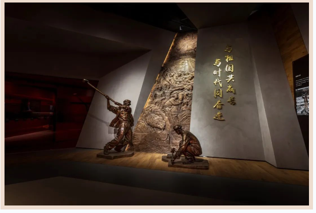 		泛黄纸×蓝布袋×老罗盘：时光里的老物件，，，，藏着最硬核的传承_责任与文化_优德88集团有限公司	