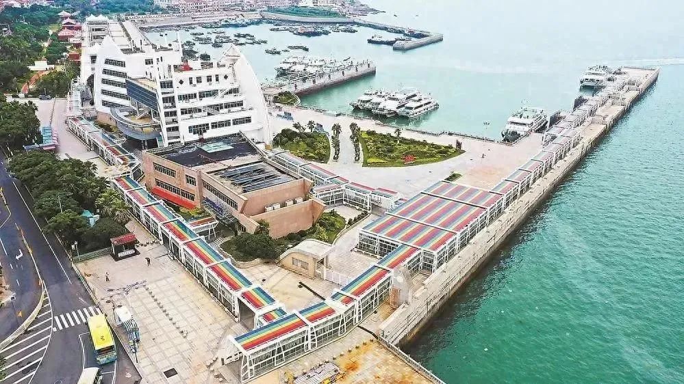 		科技范儿 | 让既有修建“绿”起来！碲化镉发电玻璃入选住建部典范案例_企业动态_优德88集团有限公司	