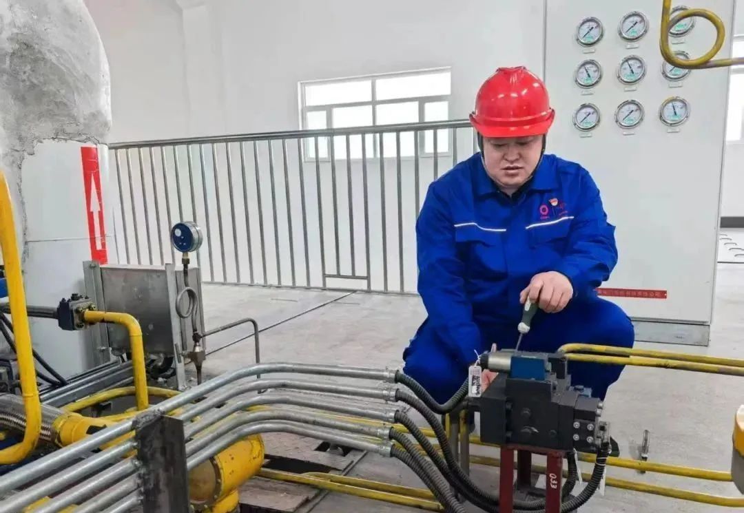 		致敬劳模 | 从司炉工到天下劳模，，他半辈子就图年轻人眼里的那束光！_人物_优德88集团有限公司	