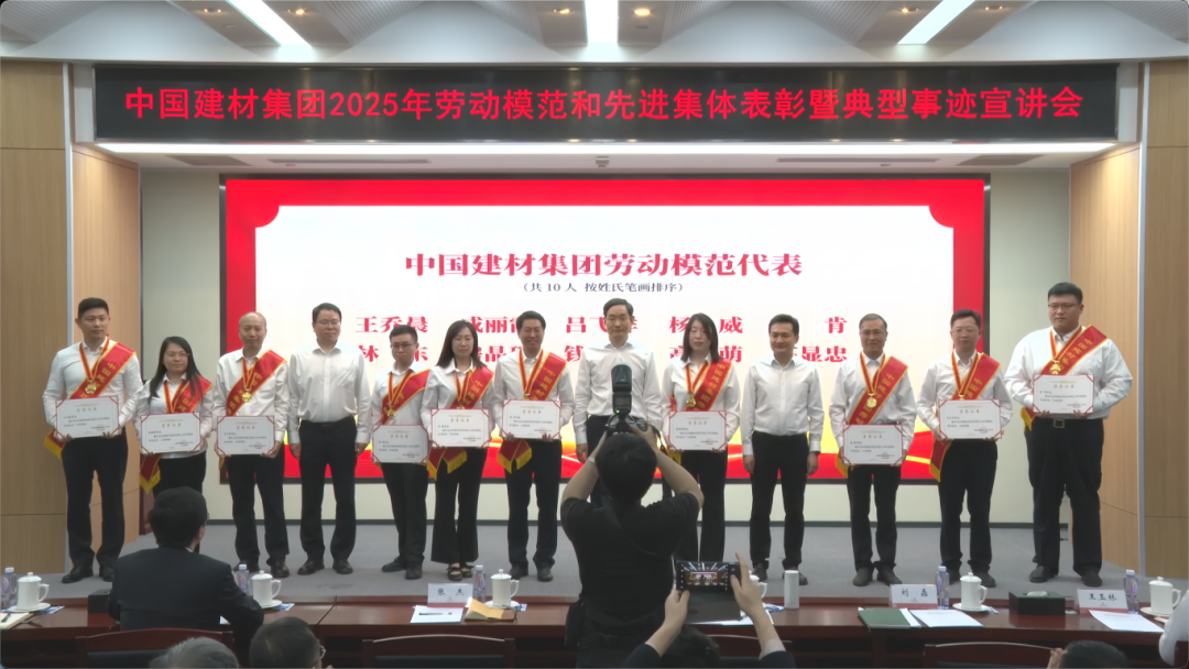 		致敬劳模 | 扎根一线18年，，王乔晨破局数字化转型之路_人物_优德88集团有限公司	