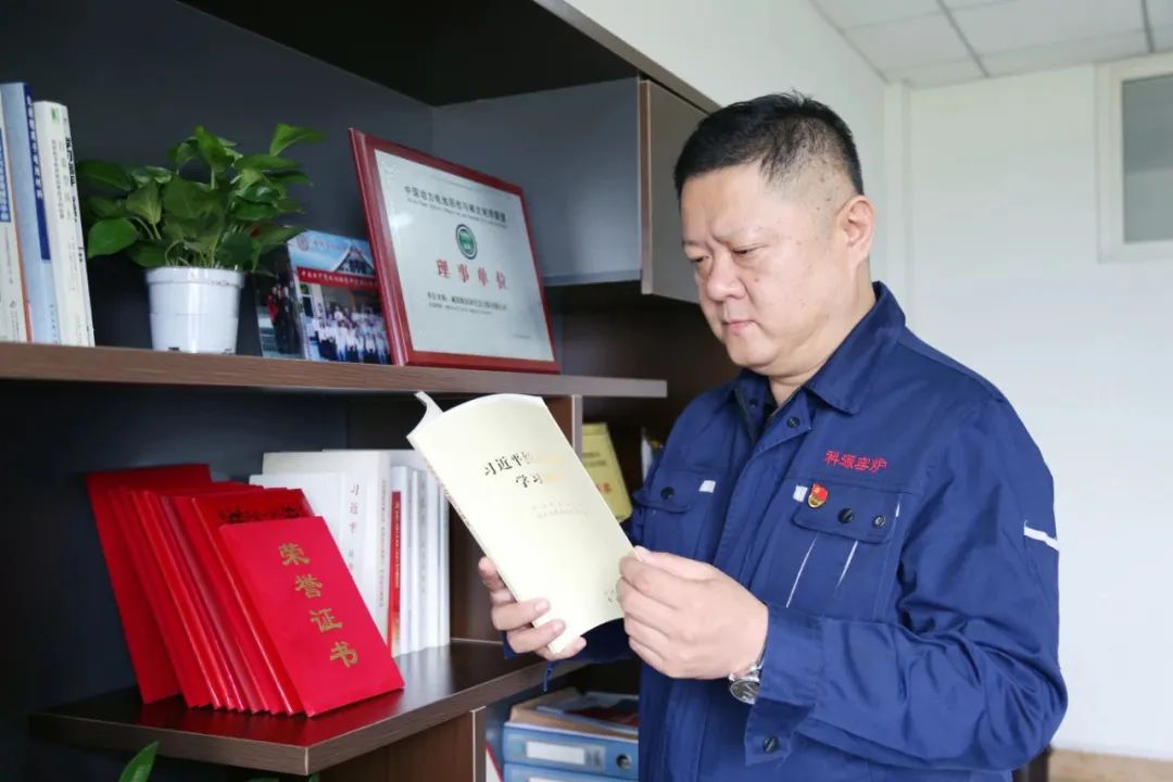 		致敬劳模 | 贾军：以立异为刃，，破国产新能源装备“卡脖子”之局_人物_优德88集团有限公司	
